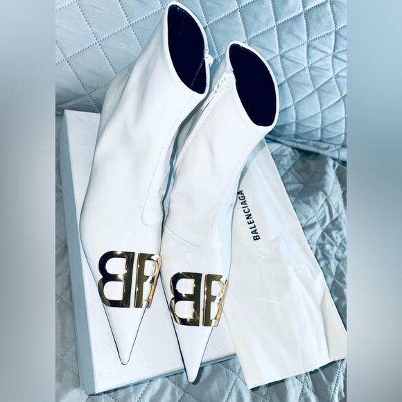 HOT! Brand New Balenciaga ankle boots patent leather with gold BB logo - Picture 2 of 7